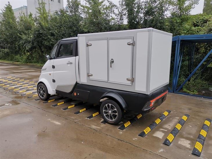 EEK piegādes transportlīdzekļi elektriskie automobiļi J2-P