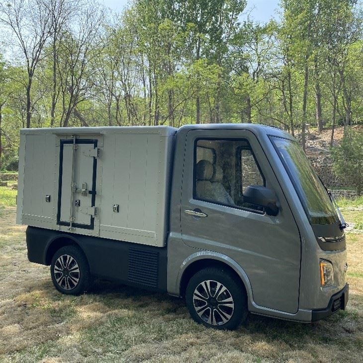 Runhorse elektriskā transporta automašīna ar EEK sertifikātu